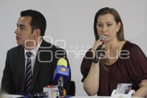 PRESENTAN BECA UN NIÑO INDÍGENA