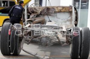 FAMILIA DESMANTELA CAMIONETA