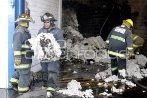 INCENDIO BODEGA TEXTIL PARQUE INDUSTRIAL PUEBLA 2000