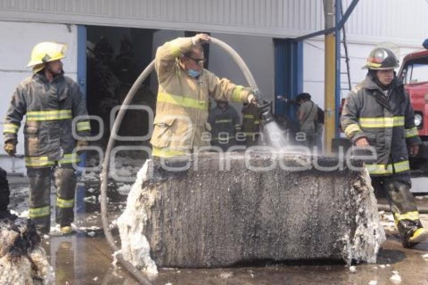 INCENDIO BODEGA TEXTIL PARQUE INDUSTRIAL PUEBLA 2000