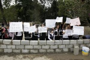 PADRES DE FAMILIA RECONSTRUYEN BARDA DEL CENHCH