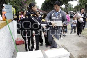 PADRES DE FAMILIA RECONSTRUYEN BARDA DEL CENHCH