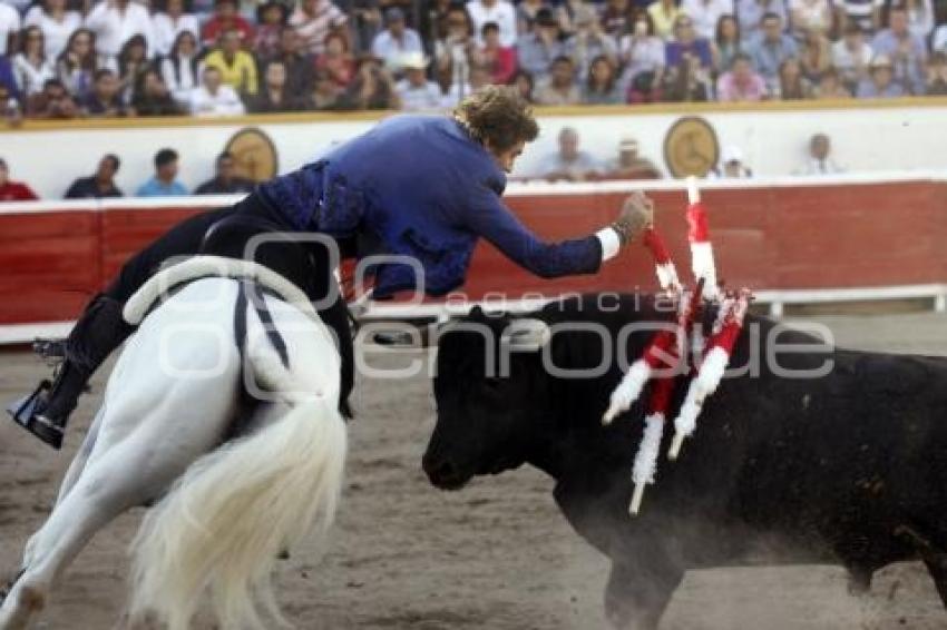 PABLO HERMOSO DE MENDOZA . TOROS EN EL RELICARIO