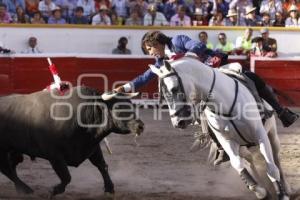 PABLO HERMOSO DE MENDOZA . TOROS EN EL RELICARIO