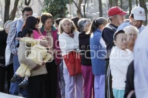 FILA PARA INSCRIBIRSE A PROGRAMA DE APOYO A ADULTOS MAYORES . SEDESOL