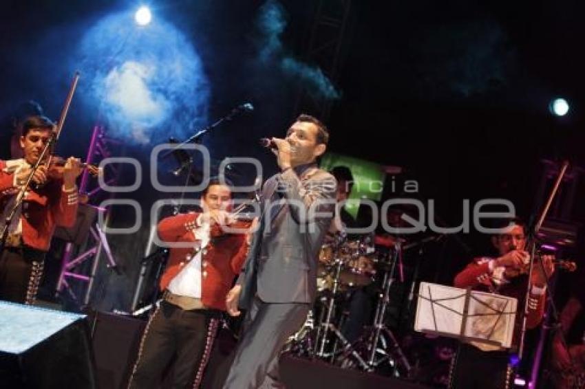 ÓSCAR CRUZ EN LA FERIA DE PUEBLA