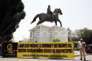 PADRES DE FAMILIA SE REÚNEN EN EL CENHCH