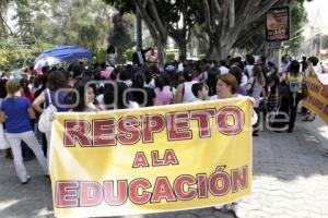 PADRES DE FAMILIA SE REÚNEN EN EL CENHCH