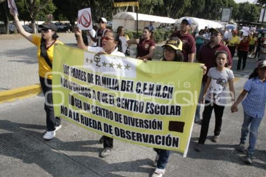 MANIFESTACIÓN DEL CENHCH CONTRA LA RUEDA DE LA FORTUNA