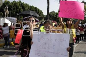 MANIFESTACIÓN DEL CENHCH CONTRA LA RUEDA DE LA FORTUNA