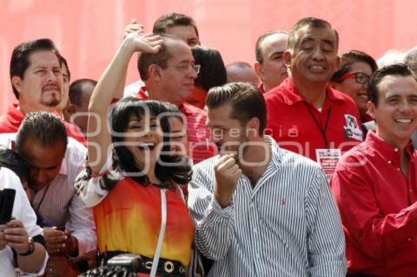 AGUERA TOMÓ PROTESTA COMO CANDIDATO A LA PRESIDENCIA