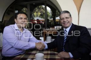 SE REÚNE ENRIQUE DOGER CON ISRAEL PACHECO