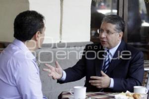 SE REÚNE ENRIQUE DOGER CON ISRAEL PACHECO