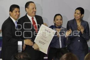 ENTREGA EL AYUNTAMIENTO RECONOCIMIENTO A INTEGRANTES DE FIMPES