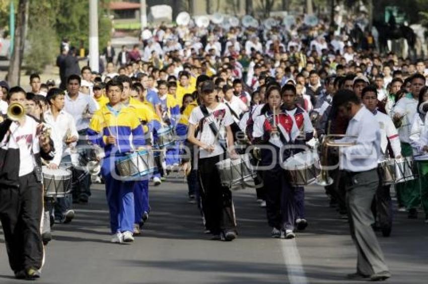 PRÁCTICA DEL DESFILE DEL 5 DE MAYO