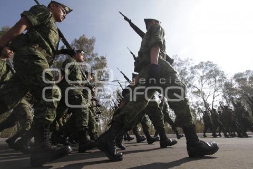 PRÁCTICA DEL DESFILE DEL 5 DE MAYO
