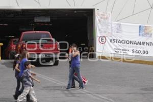 COLOCA SELLOS PROFECO EN ESTACIONAMIENTO FERIA DE PUEBLA