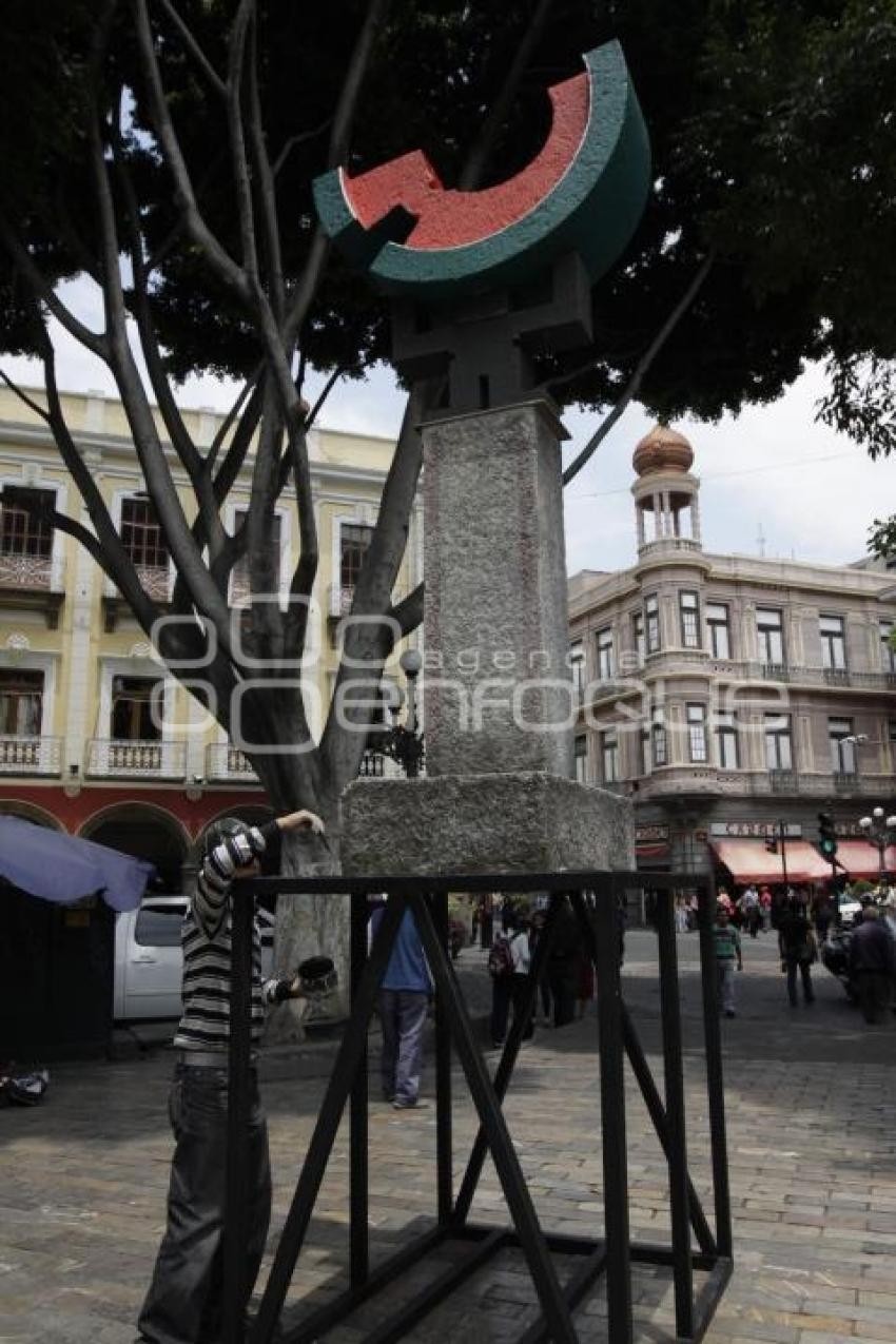 PIEZAS DE EXPOSICIÓN EN EL ZÓCALO