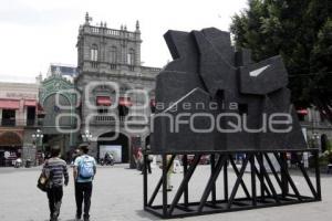 PIEZAS DE EXPOSICIÓN EN EL ZÓCALO