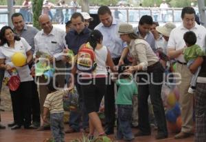 GOBERNADOR REGALA JUGUETES POR DÍA DEL NIÑO