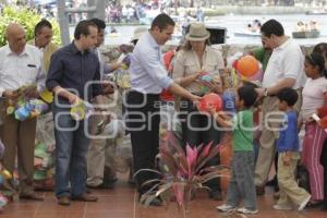 GOBERNADOR REGALA JUGUETES POR DÍA DEL NIÑO