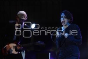 LUZ CASAL. FESTIVAL INTERNACIONAL 5 DE MAYO