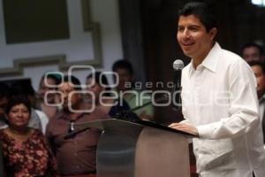 RIVERA ENTREGA RECONOCIMIENTOS