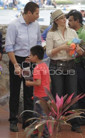 GOBERNADOR REGALA JUGUETES POR DÍA DEL NIÑO