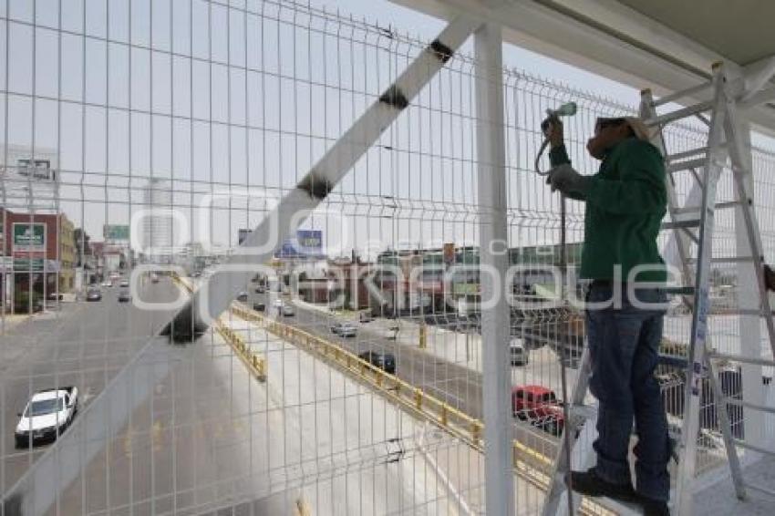 PUENTE PEATONAL . SERVICIO RUTA