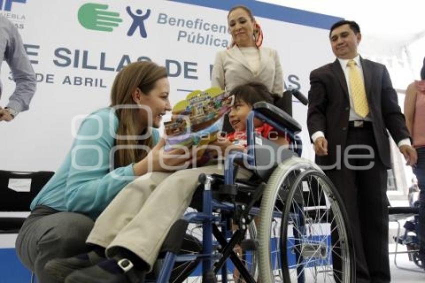 DONACIÓN DE SILLAS DE RUEDAS. DIF