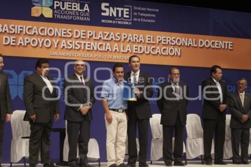 GOBIERNO . ENTREGA DE BASES . SNTE