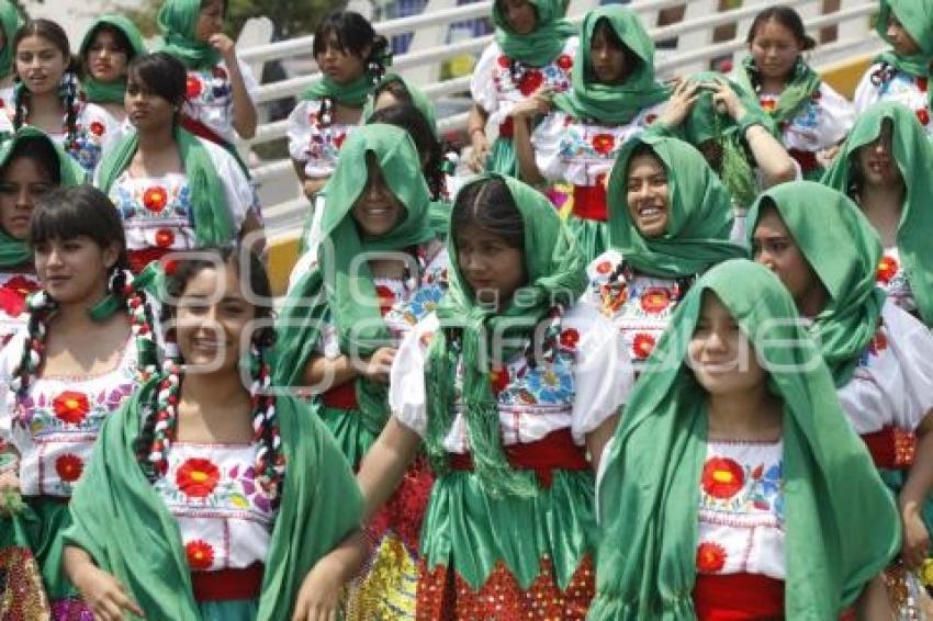 ENSAYO DEL DESFILE DEL 5 DE MAYO