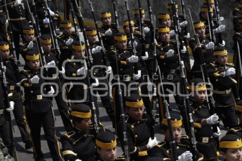 DESFILE 5 DE MAYO