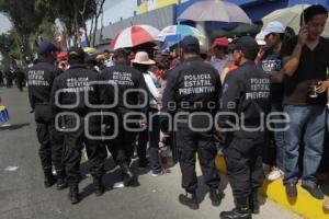 CONFLICTO POR LUGARES EN DESFILE 5 DE MAYO