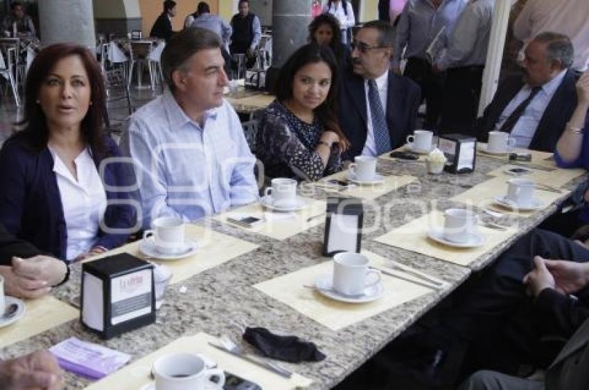 JOSE ANTONIO GALI DESAYUNA CON REGIDORES