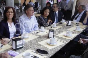 JOSE ANTONIO GALI DESAYUNA CON REGIDORES