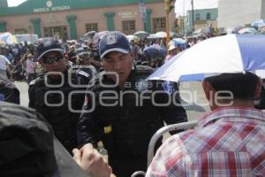 CONFLICTO POR LUGARES EN DESFILE 5 DE MAYO