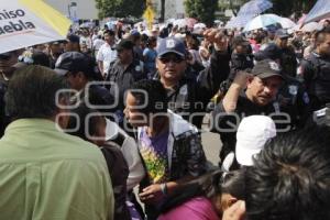 CONFLICTO POR LUGARES EN DESFILE 5 DE MAYO