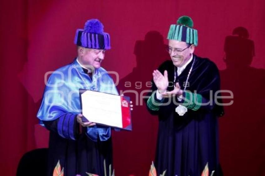 RECIBE DOCTORADO HONORIS CAUSA CARDENAL GIANFRANCO RAVASI UPAEP