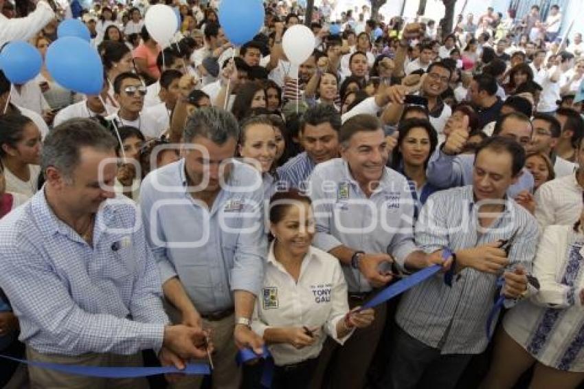 INAUGURA ANTONIO GALI CASA DE GESTIÓN