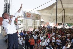 TONY GALI FESTEJA A LAS MADRES EN SAN BARTOLO