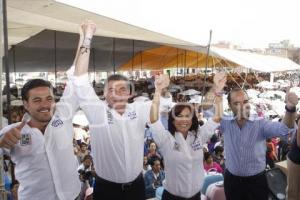 TONY GALI FESTEJA A LAS MADRES EN SAN BARTOLO