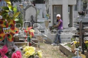 DÍA DE LAS MADRES . PANTEÓN MUNICIPAL