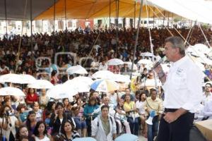 TONY GALI FESTEJA A LAS MADRES EN SAN BARTOLO