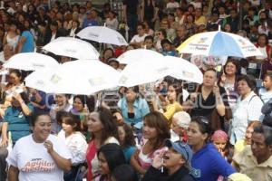 TONY GALI FESTEJA A LAS MADRES EN SAN BARTOLO