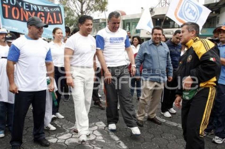 FRANCO RODRÍGUEZ EN CAMINATA CON TONY GALI