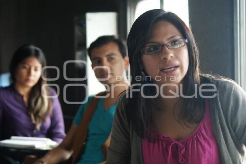 CONVOCAN AL TALLER PROYECTOS RADIOFÓNICOS