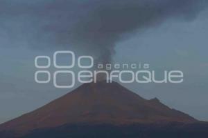 AMANECE POPOCATEPETL CON LIGERA EXHALACIÓN