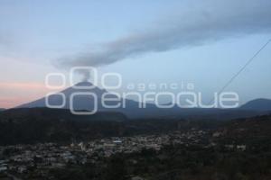 AMANECE POPOCATEPETL CON LIGERA EXHALACIÓN