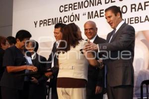 RECONOCIMIENTO A MAESTROS CON 30 Y 40 AÑOS DE SERVICIO